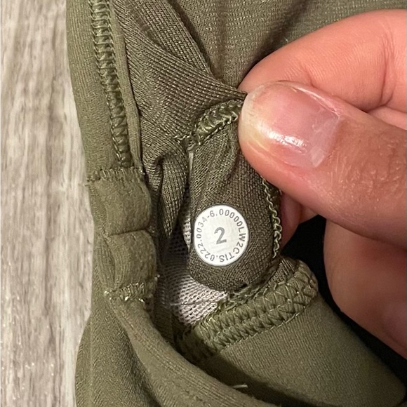 Green Lululemon Flow Y Nulu Bra Size 2 - Picture 3 of 3